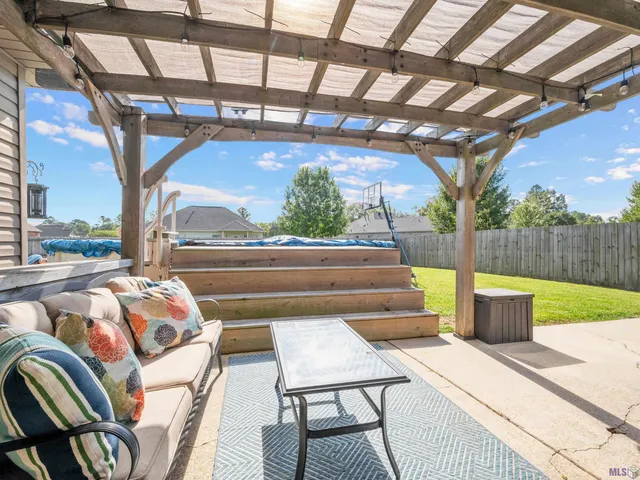 $275,000 | 22490 Bedford Drive, Denham Springs, LA 70726