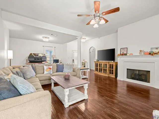 $275,000 | 22490 Bedford Drive, Denham Springs, LA 70726