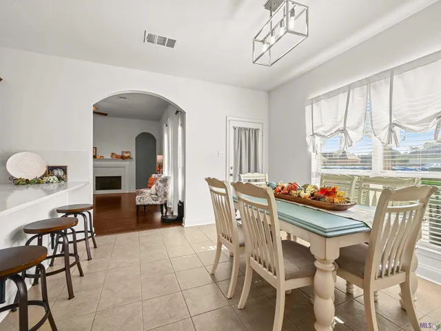 $275,000 | 22490 Bedford Drive, Denham Springs, LA 70726