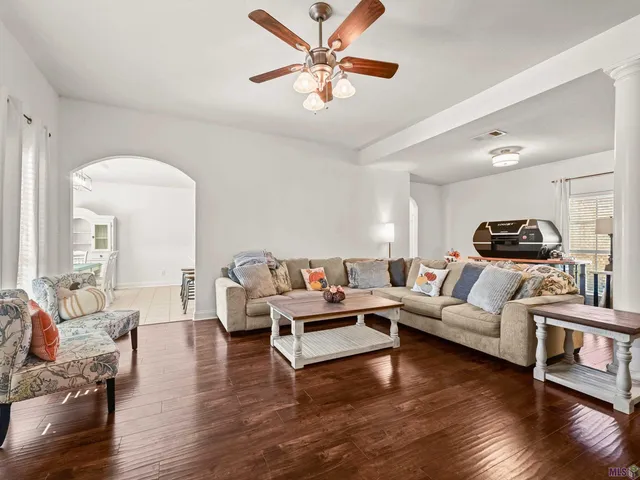 $275,000 | 22490 Bedford Drive, Denham Springs, LA 70726