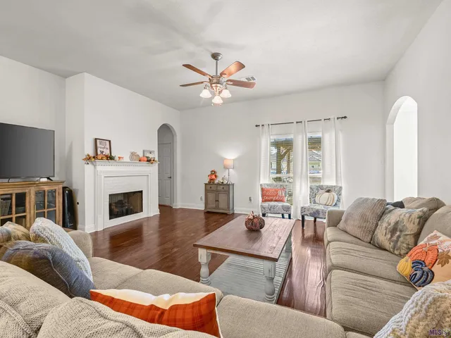 $275,000 | 22490 Bedford Drive, Denham Springs, LA 70726