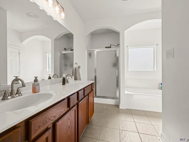 $275,000 | 22490 Bedford Drive, Denham Springs, LA 70726