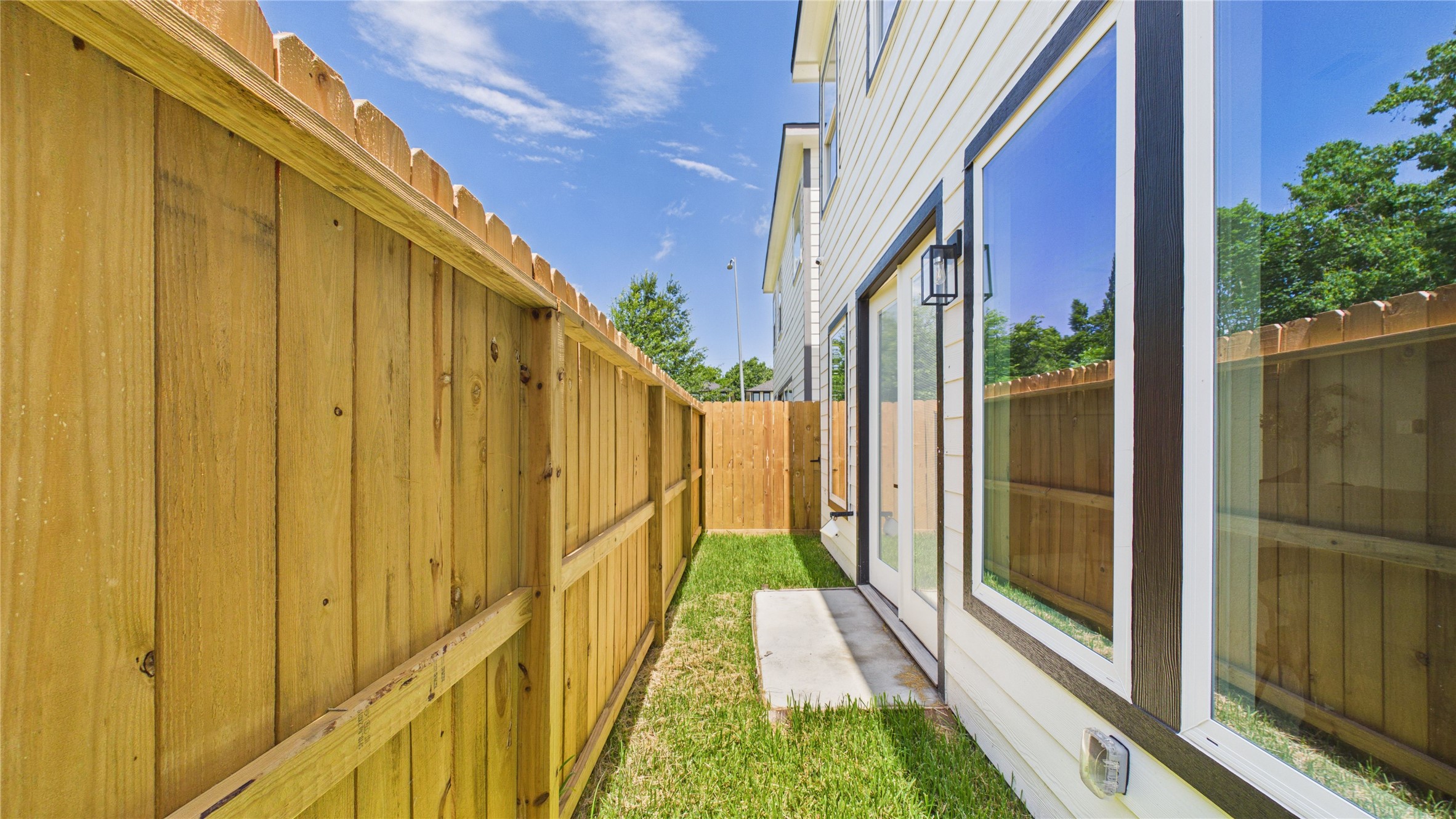 3748 Corder Street Houston, TX 77021 - Photo 27 of 31 Privately fenced backyard