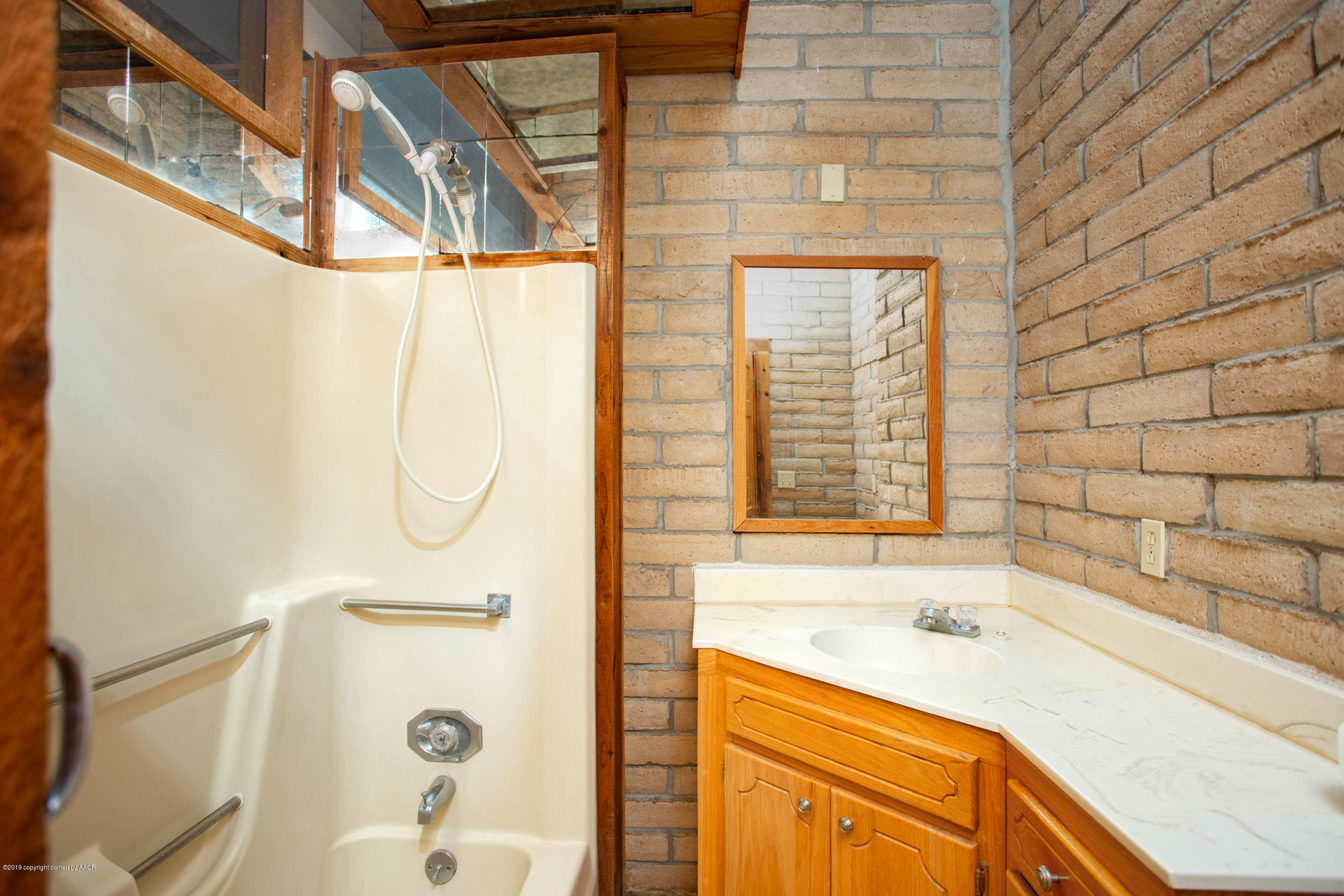 12300 Rim Ranch Drive Amarillo, TX 79124 - Photo 20 of 38 Hall Bathroom