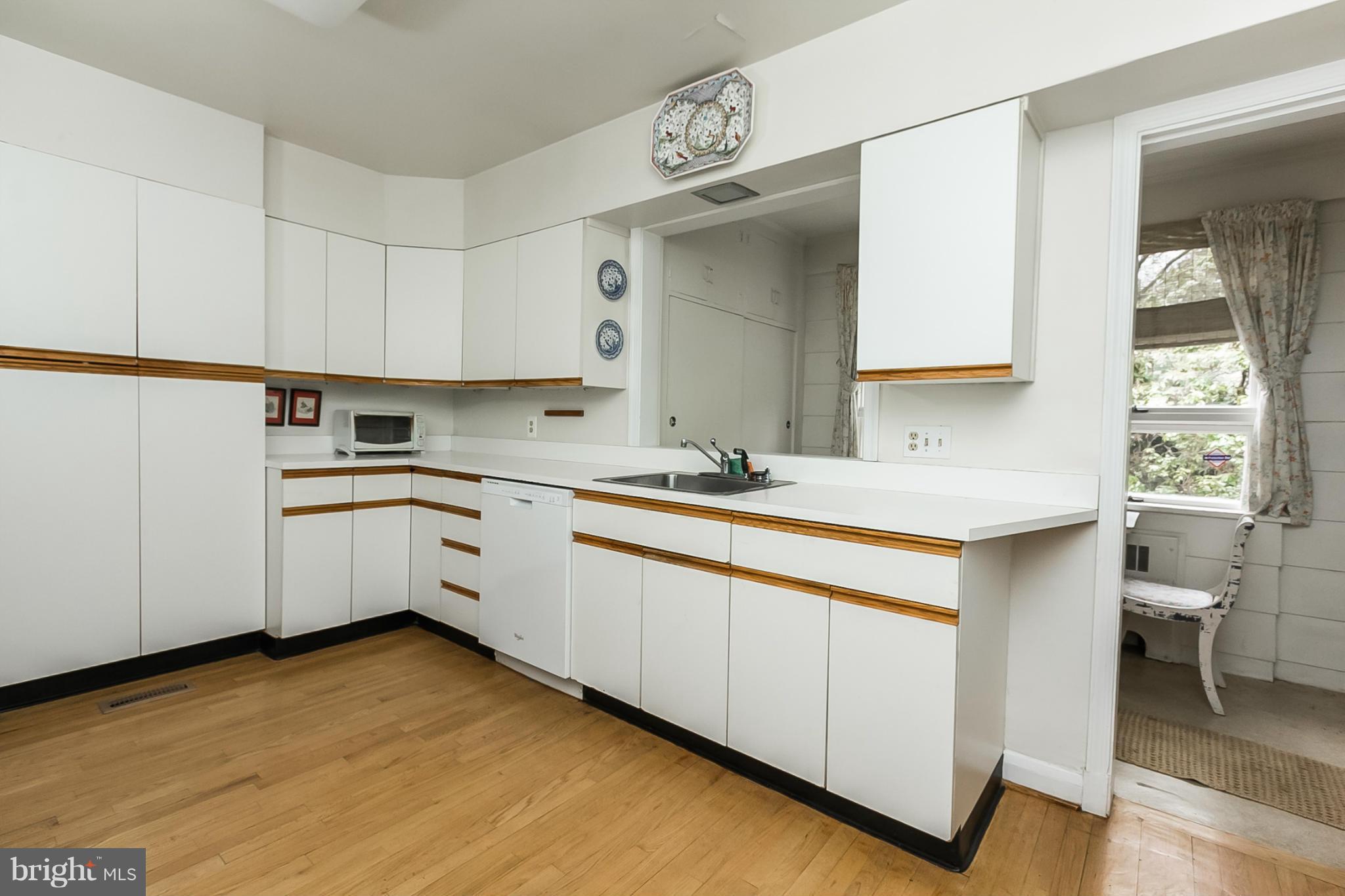 123 St Dunstans Road Baltimore, MD 21212 - Photo 11 of 30 Kitchen