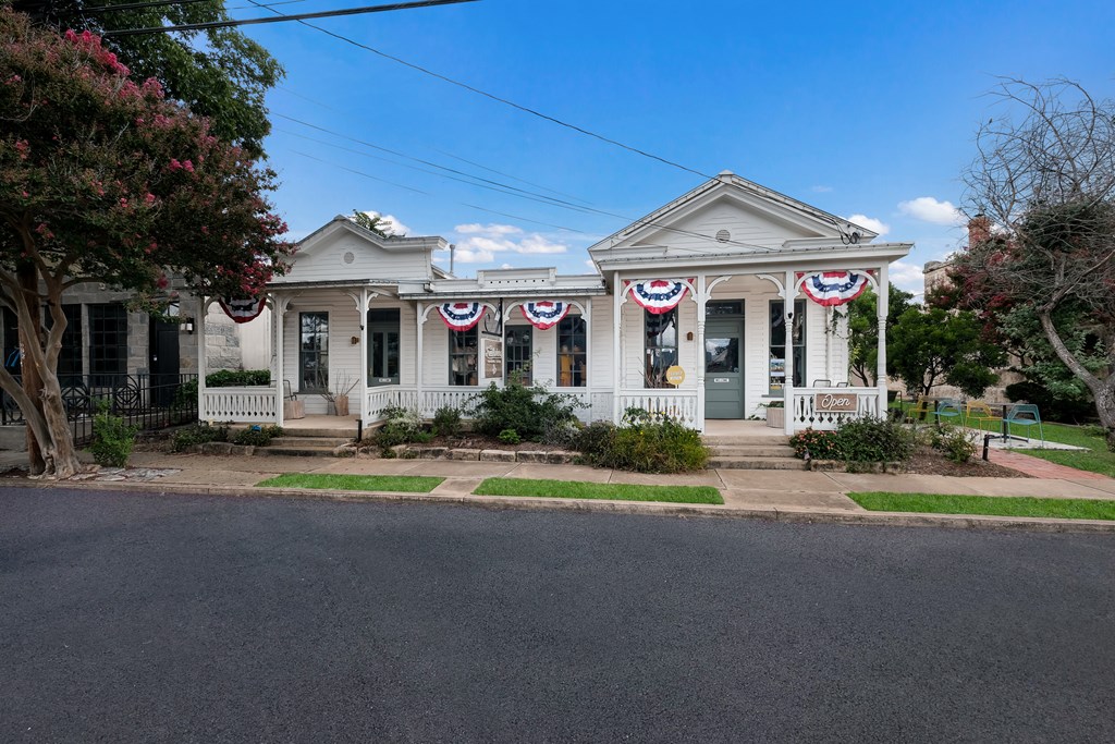 632-636 High Street Comfort, TX 78013 - Photo 2 of 56 front view of a house with a yard