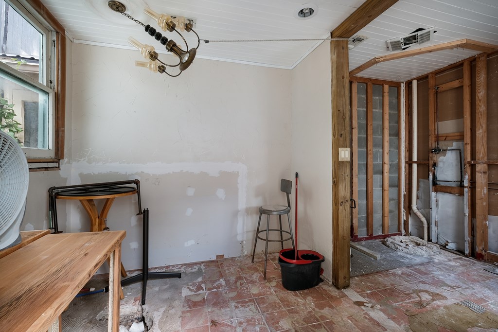 632-636 High Street Comfort, TX 78013 - Photo 22 of 56 a view of a hallway with seating area