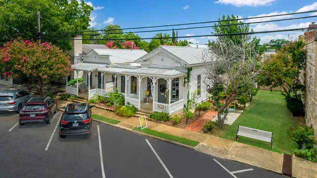 $995,000 | 632-636 High Street, Comfort, TX 78013