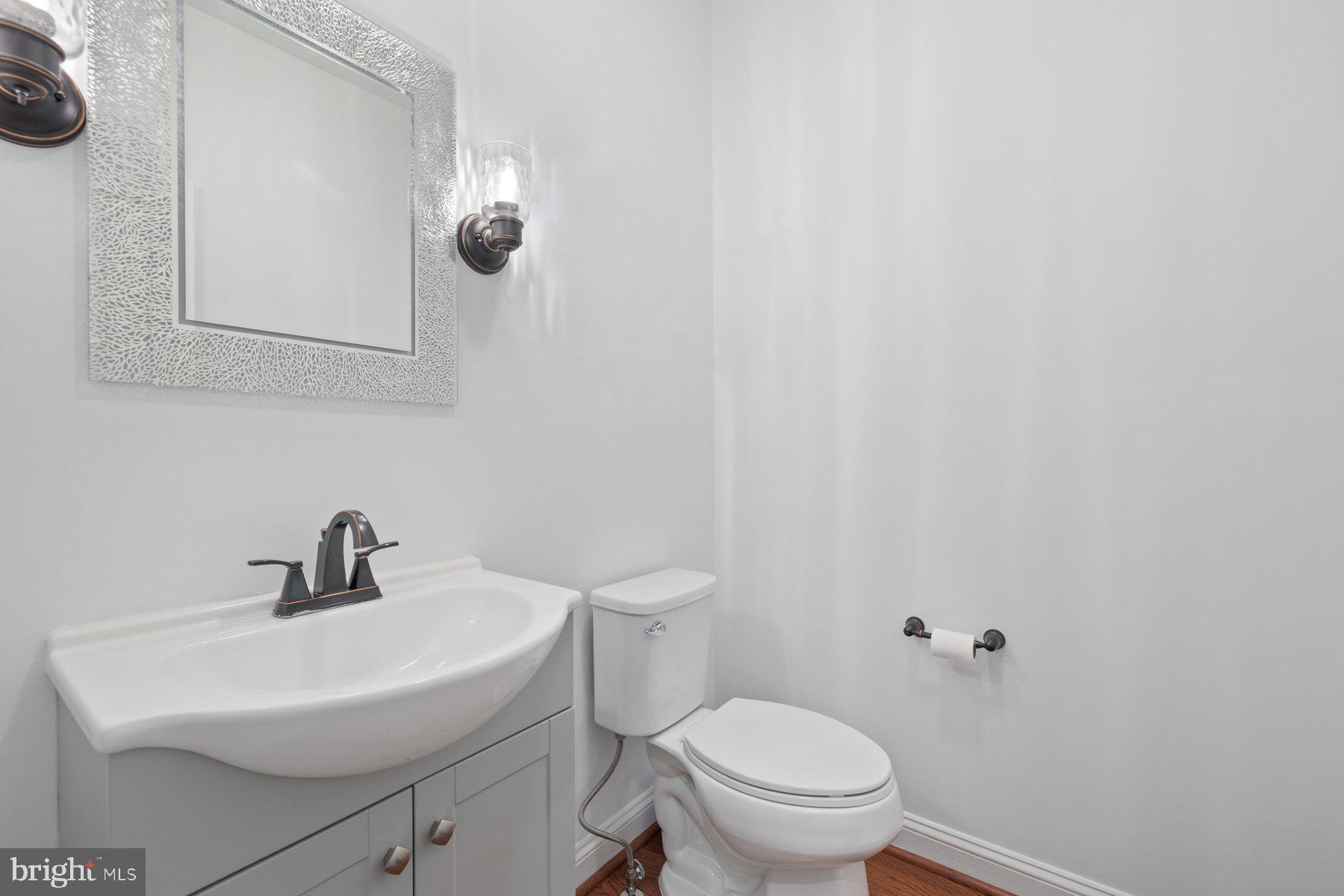 20623 Cutwater Place Sterling, VA 20165 - Photo 11 of 59 a bathroom with a toilet a sink and mirror