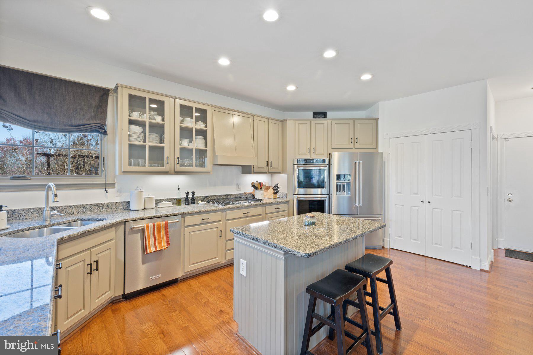 20623 Cutwater Place Sterling, VA 20165 - Photo 22 of 59 a kitchen with stainless steel appliances granite countertop a sink stove and refrigerator