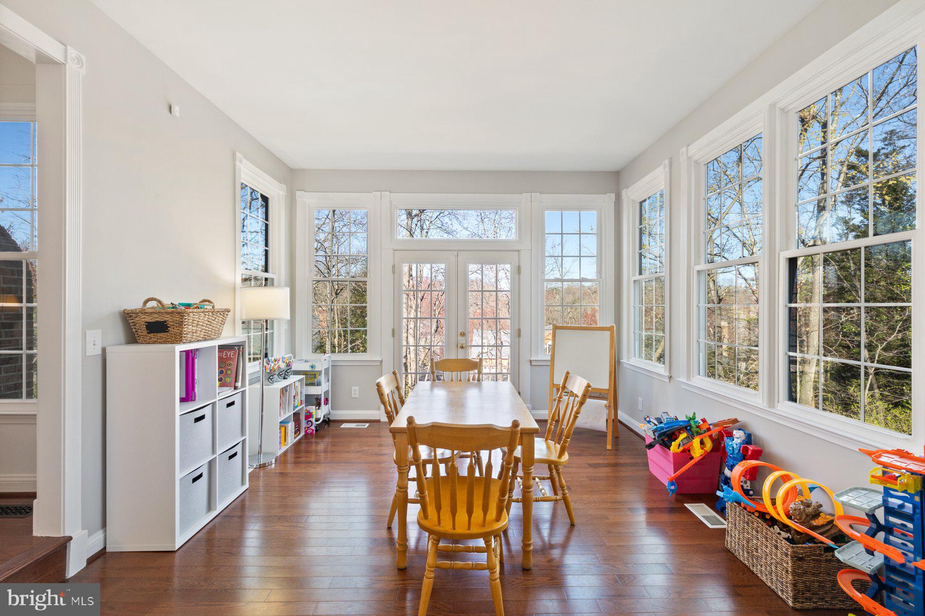 20623 Cutwater Place Sterling, VA 20165 - Photo 25 of 59 a living room with furniture and wooden floor