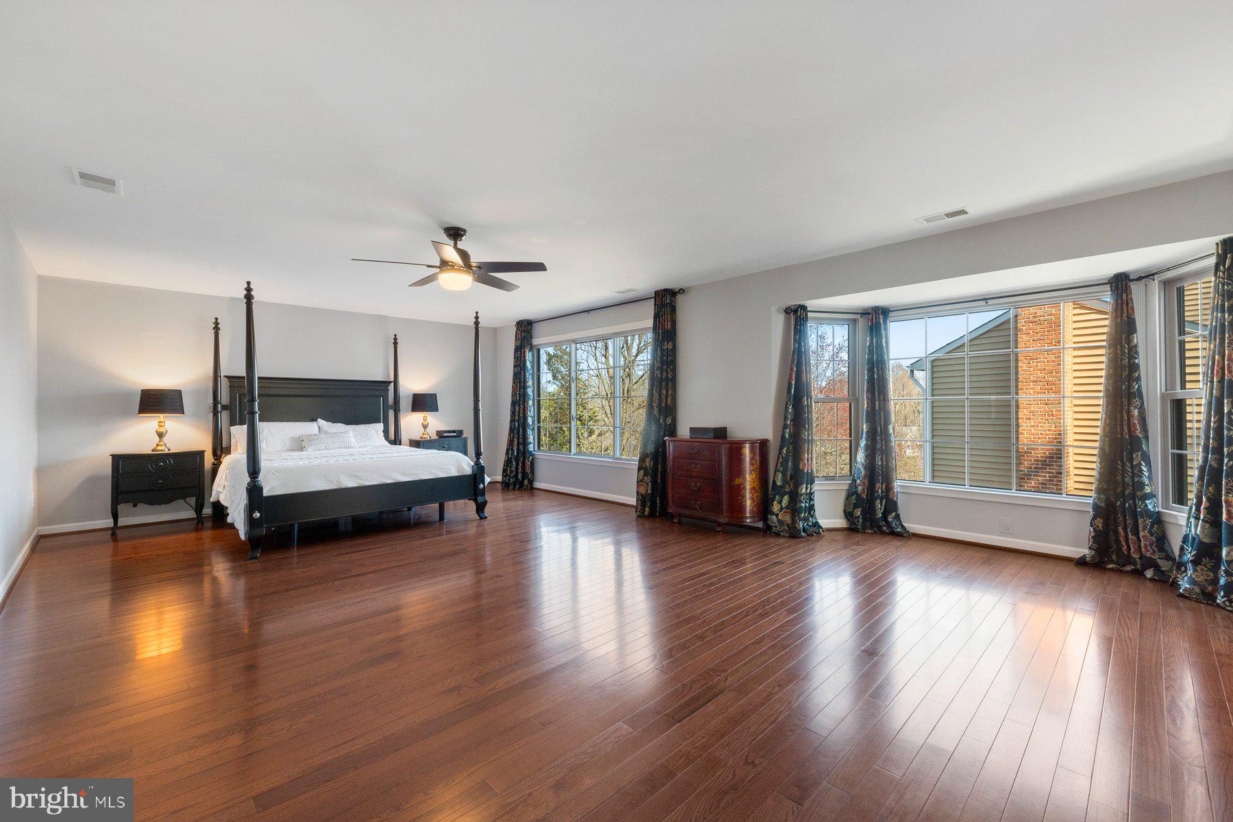 20623 Cutwater Place Sterling, VA 20165 - Photo 26 of 59 a view of a livingroom with furniture and hardwood floor