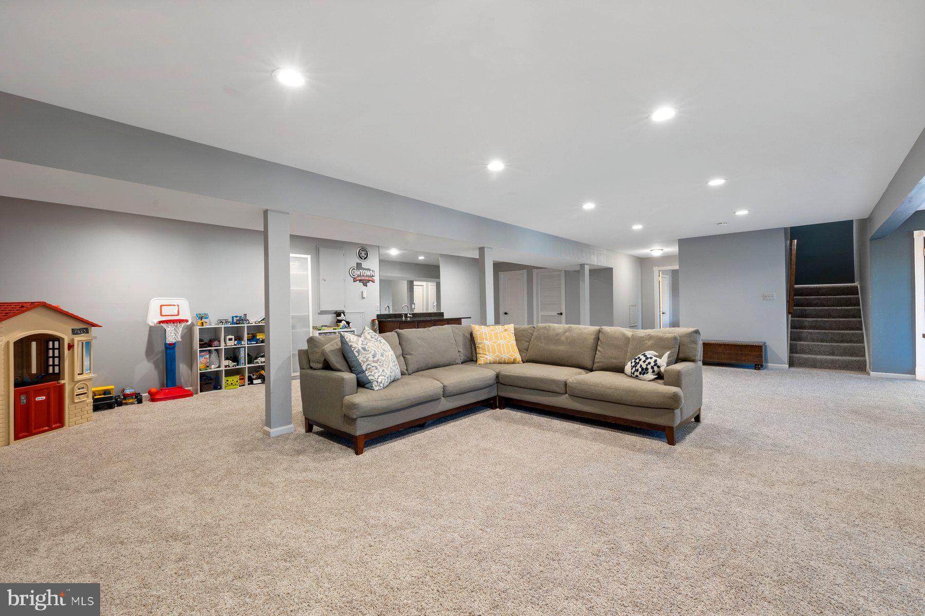 20623 Cutwater Place Sterling, VA 20165 - Photo 40 of 59 a living room with furniture and a flat screen tv