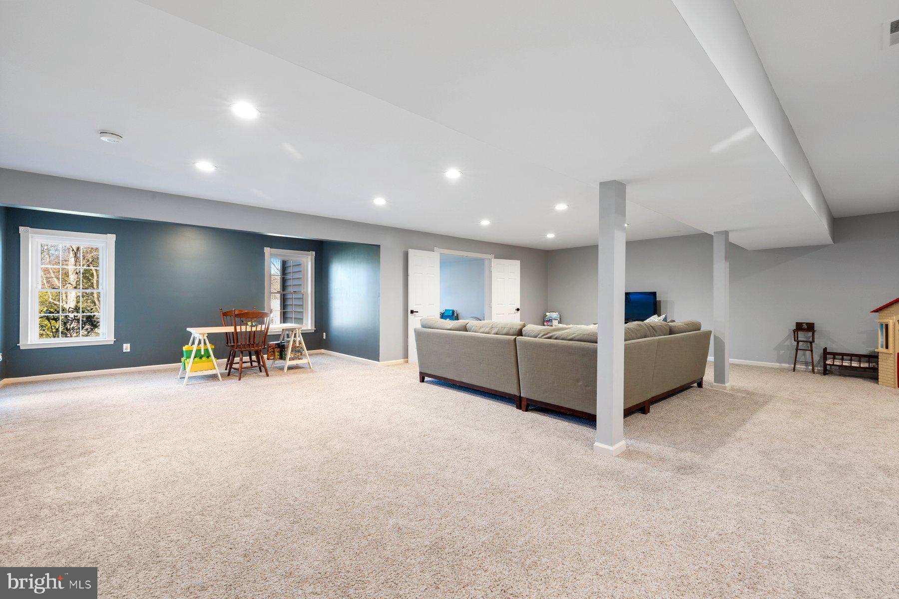 20623 Cutwater Place Sterling, VA 20165 - Photo 41 of 59 a living room with furniture and a flat screen tv