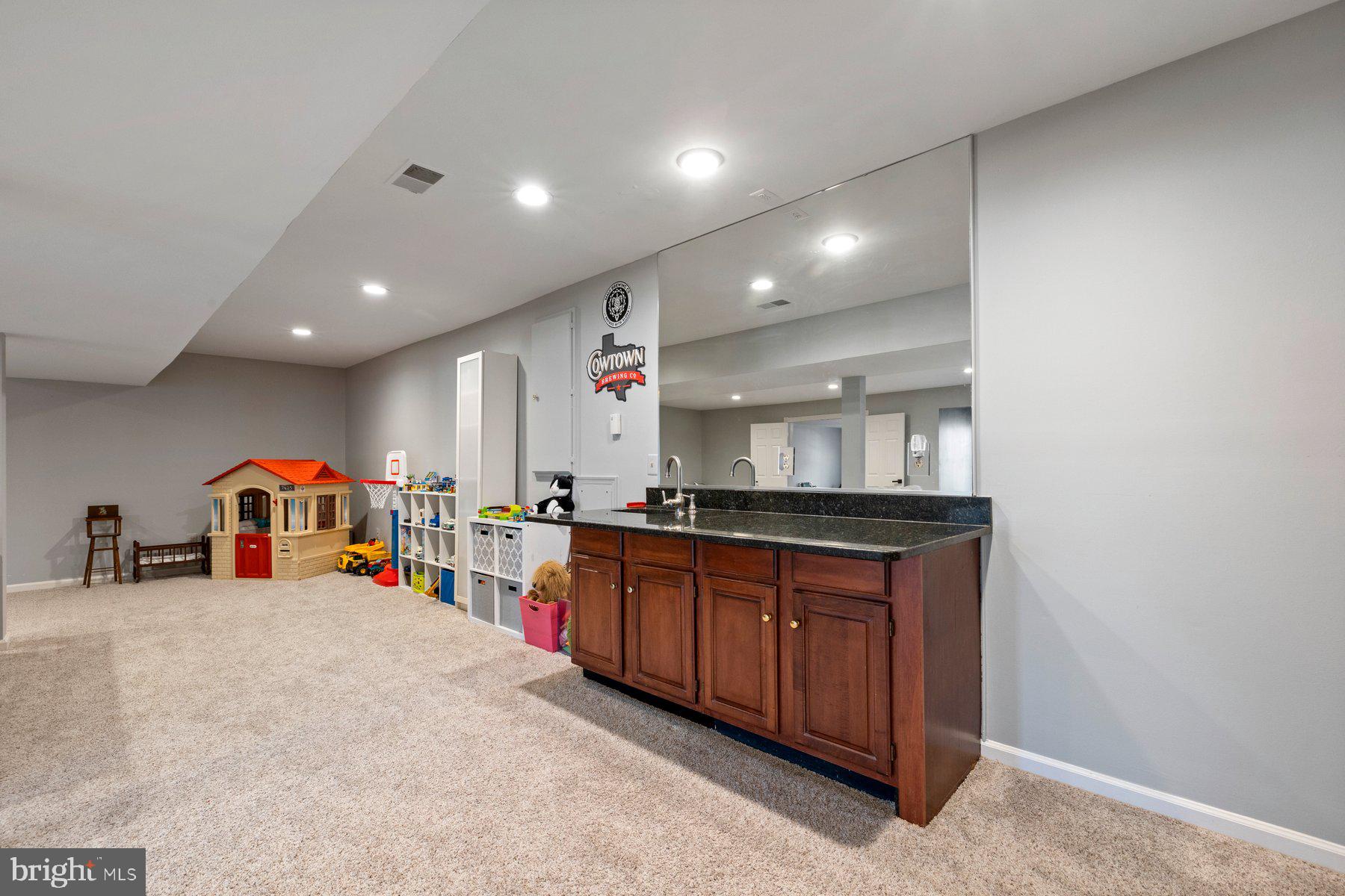 20623 Cutwater Place Sterling, VA 20165 - Photo 44 of 59 a kitchen with lots of counter top space