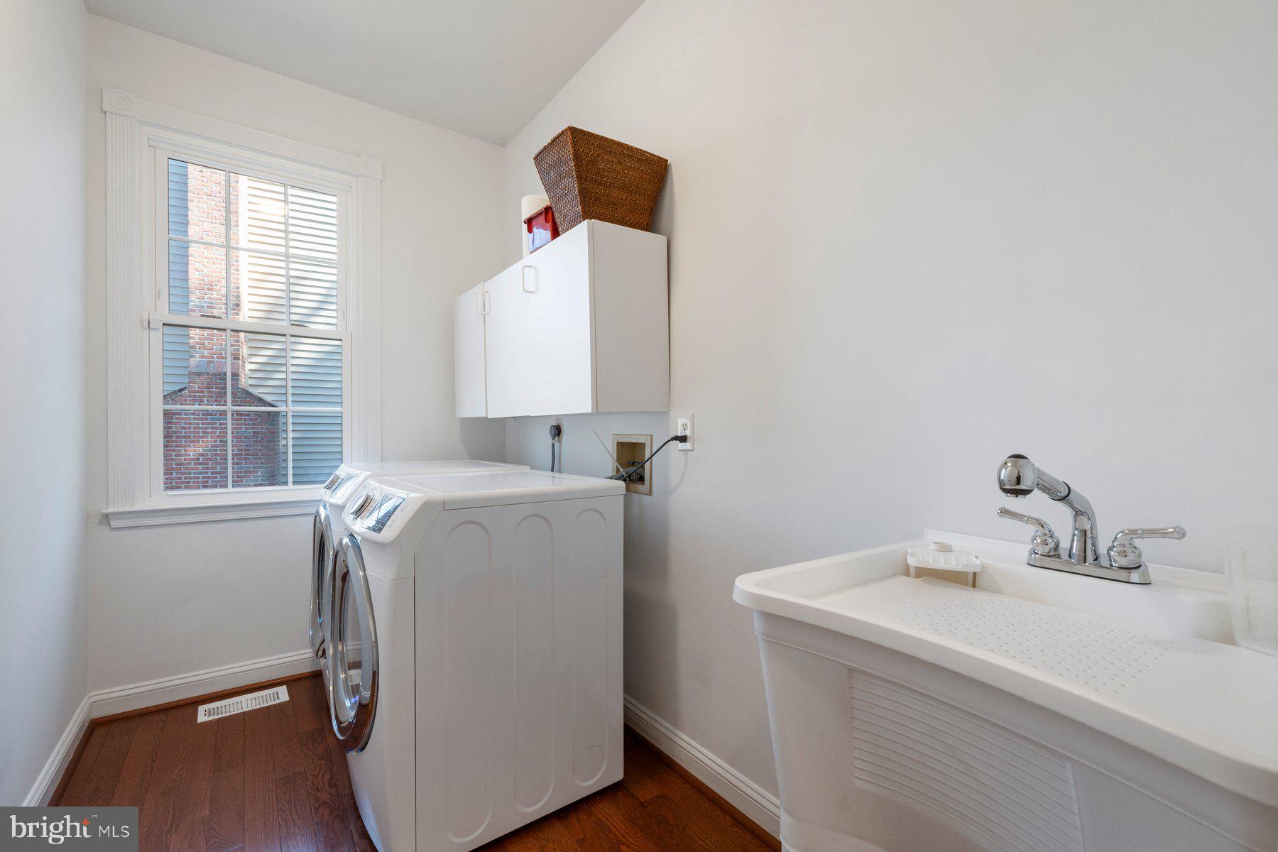 20623 Cutwater Place Sterling, VA 20165 - Photo 49 of 59 a utility room with dryer and washer