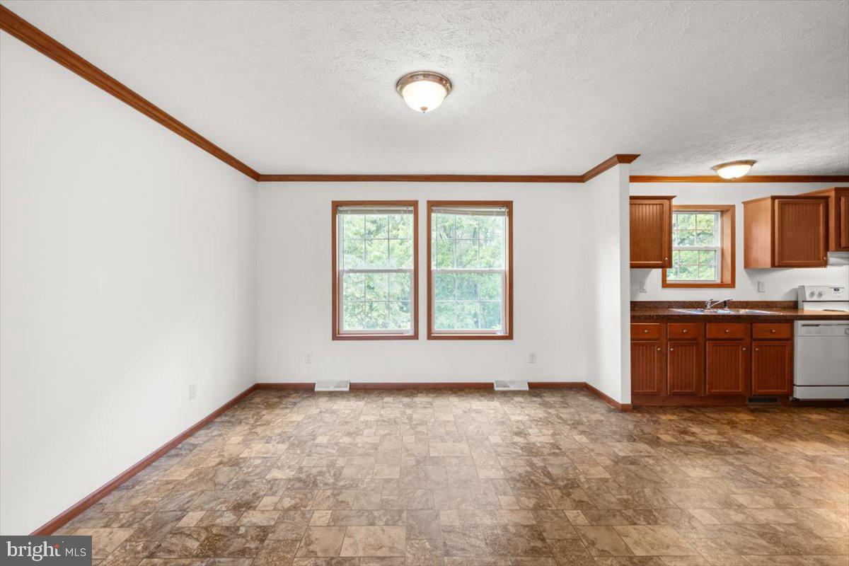 4767 South Ox Road Woodstock, VA 22664 - Photo 6 of 32