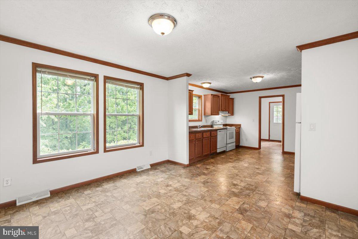 4767 South Ox Road Woodstock, VA 22664 - Photo 7 of 32