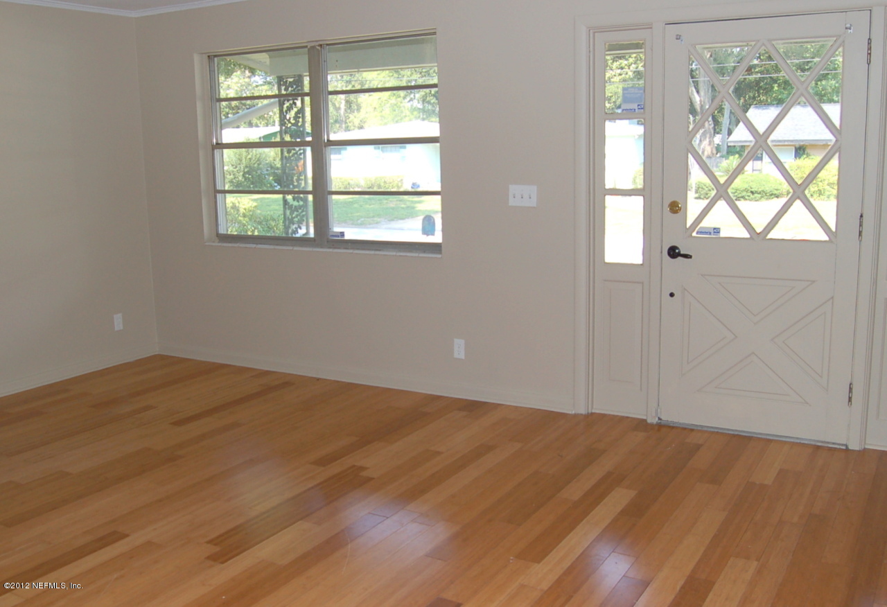 719 Monte Carlo Road Jacksonville, FL 32216 - Photo 4 of 16 Living Room