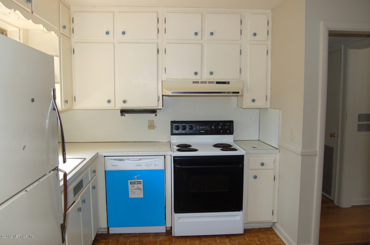 719 Monte Carlo Road Jacksonville, FL 32216 - Photo 6 of 16 Kitchen