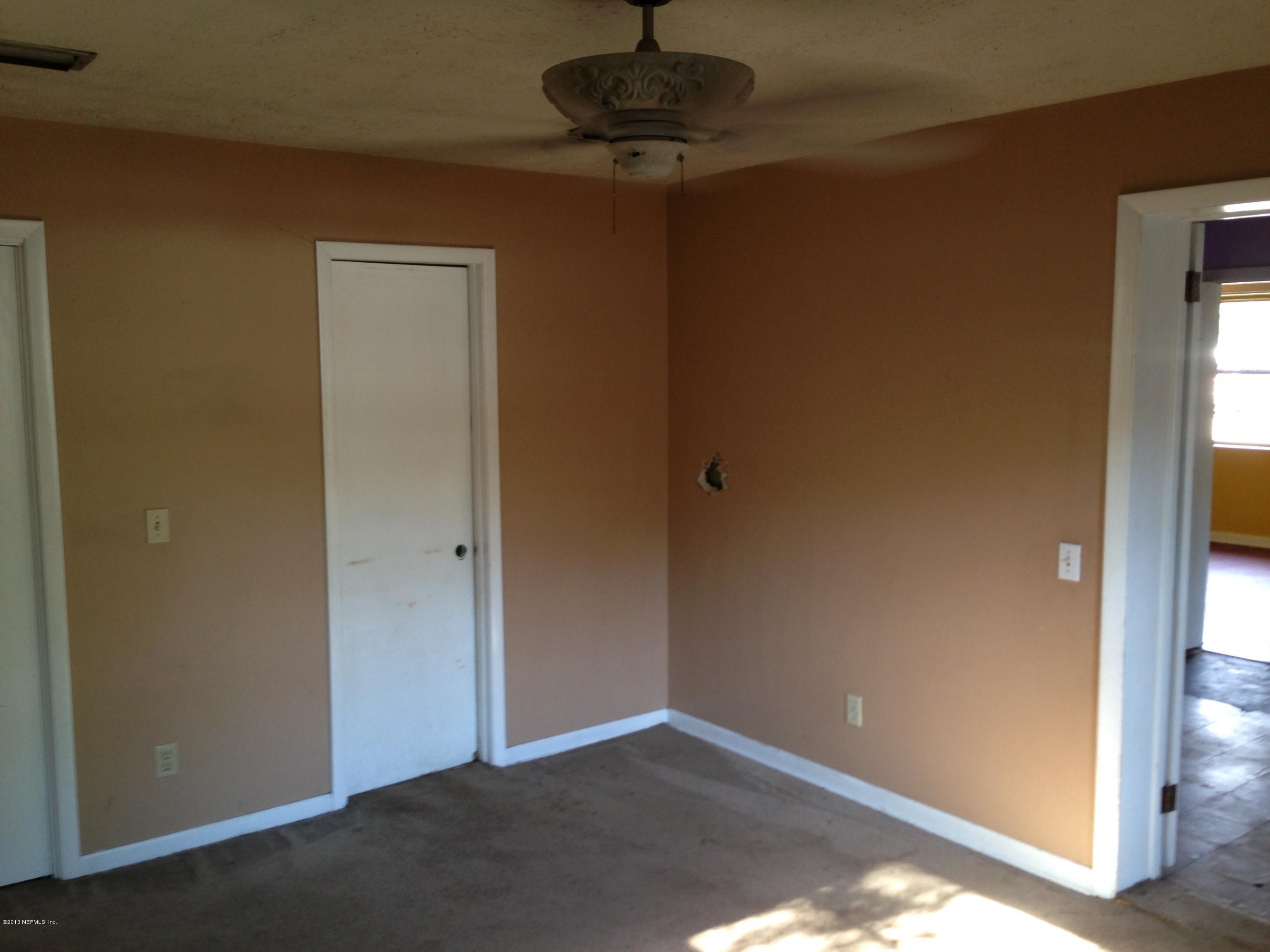 2006 W Road Jacksonville, FL 32216 - Photo 13 of 20 Master Bedroom