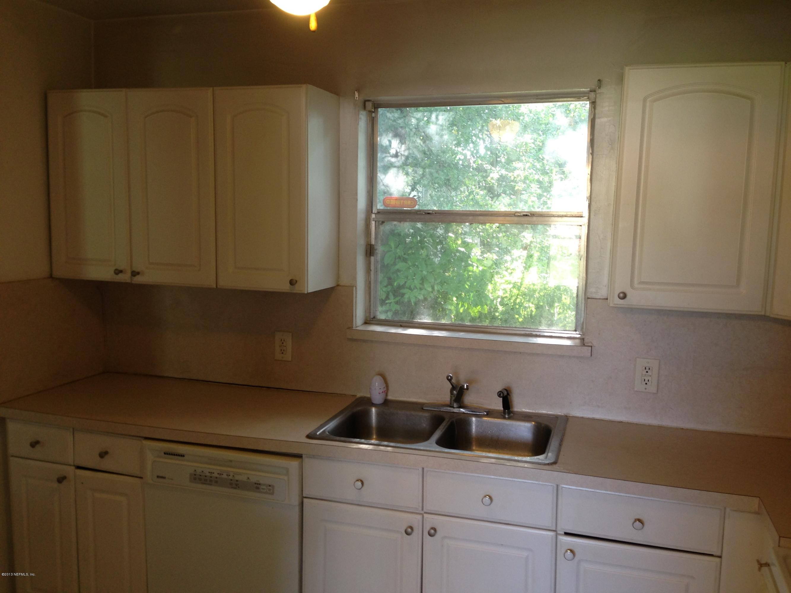 2006 W Road Jacksonville, FL 32216 - Photo 16 of 20 Kitchen