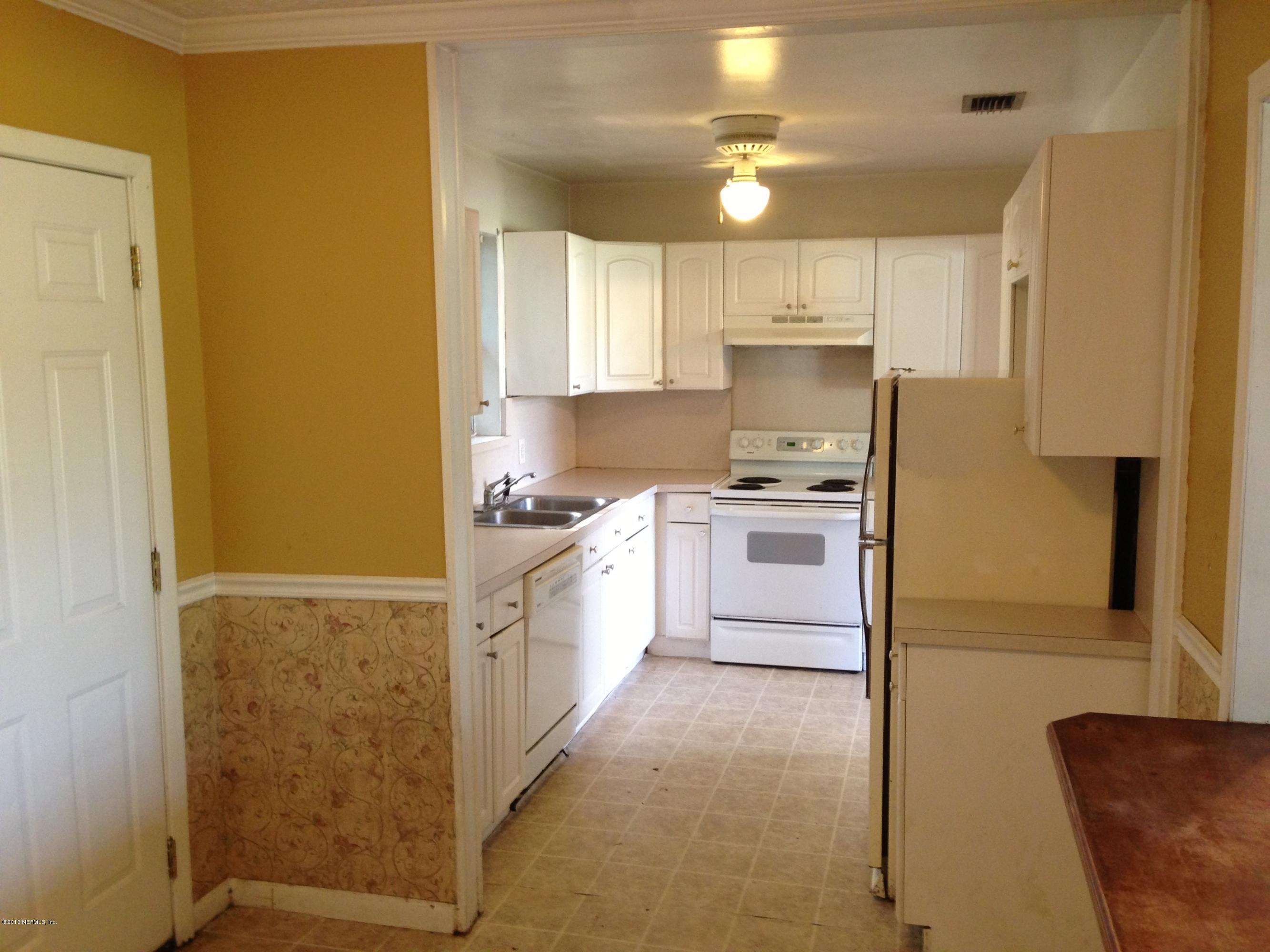 2006 W Road Jacksonville, FL 32216 - Photo 4 of 20 Kitchen/ Breakfast Nook