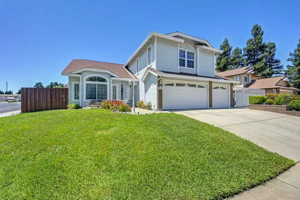 $649,900 | 8996 Purple Martin Way, Elk Grove, CA 95758