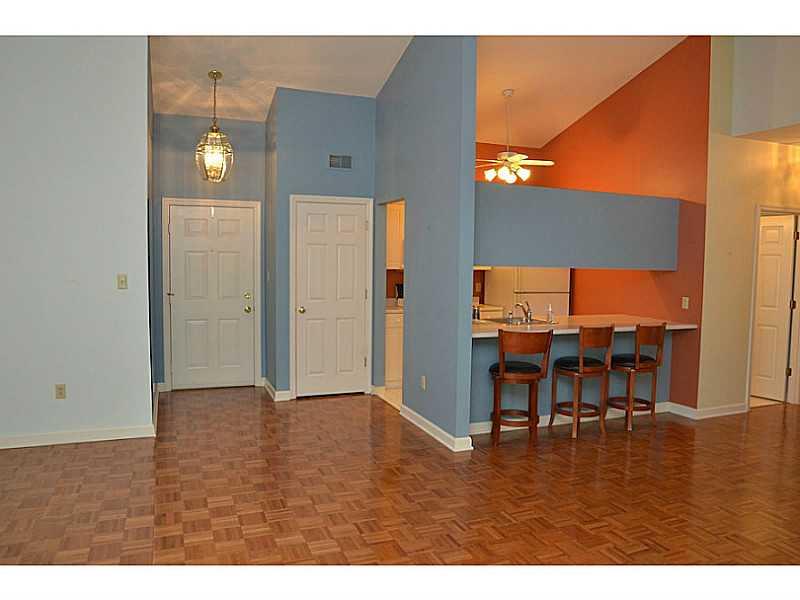 2445 Old Greentree Road, Unit 3A Carnegie, PA 15106 - Photo 7 of 16 Entry/Foyer.