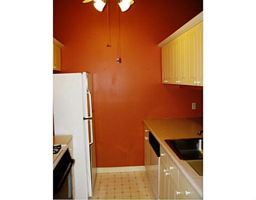 2445 Old Greentree Road, Unit 3A Carnegie, PA 15106 - Photo 9 of 16 Kitchen.