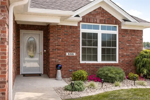 $365,000 | 606 Kingsbury Court, Jeffersonville, IN 47129