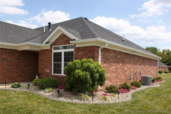 $365,000 | 606 Kingsbury Court, Jeffersonville, IN 47129