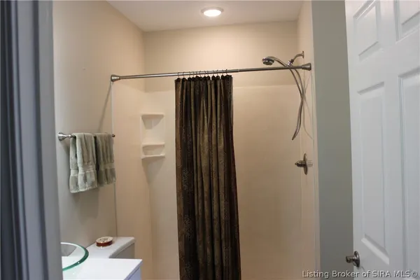 $365,000 | 606 Kingsbury Court, Jeffersonville, IN 47129