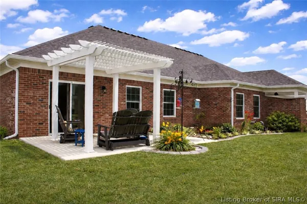 $365,000 | 606 Kingsbury Court, Jeffersonville, IN 47129
