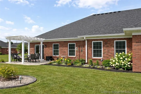 $365,000 | 606 Kingsbury Court, Jeffersonville, IN 47129