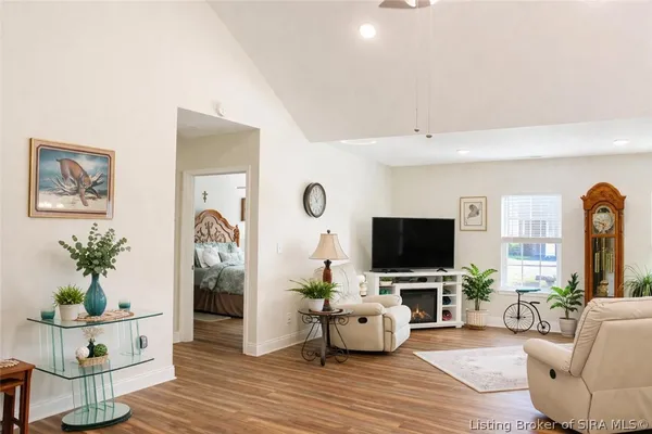 $365,000 | 606 Kingsbury Court, Jeffersonville, IN 47129