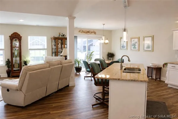 $365,000 | 606 Kingsbury Court, Jeffersonville, IN 47129