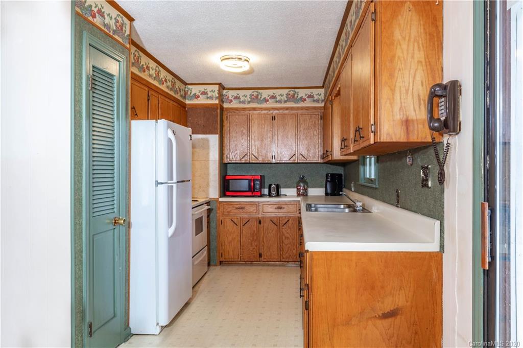 177 Ashe Road Rosman, NC 28712 - Photo 9 of 32 Gallery Image 9