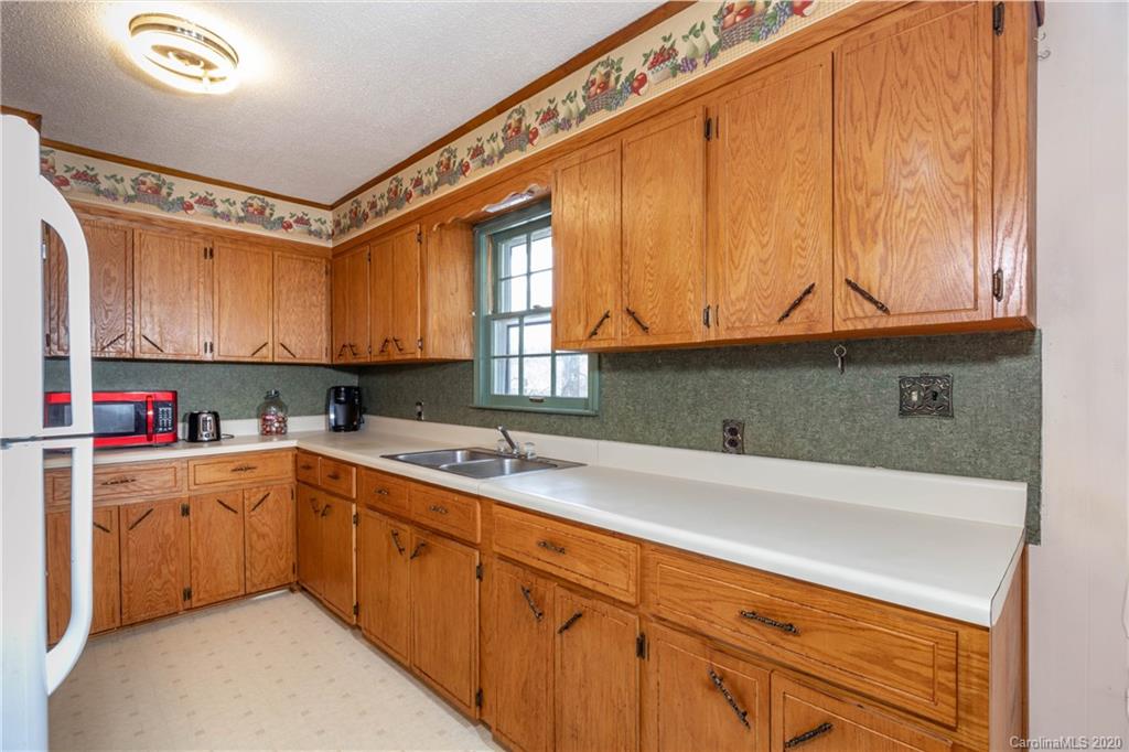 177 Ashe Road Rosman, NC 28712 - Photo 10 of 32 Gallery Image 10