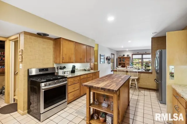 $399,900 | 1570 North Academy Street, Galesburg, IL 61401