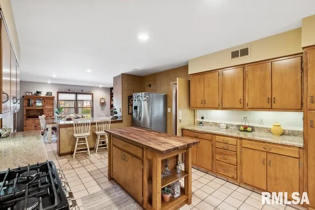 $399,900 | 1570 North Academy Street, Galesburg, IL 61401