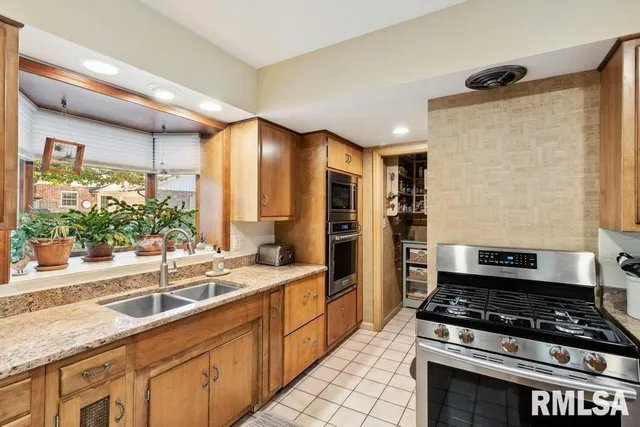 $399,900 | 1570 North Academy Street, Galesburg, IL 61401