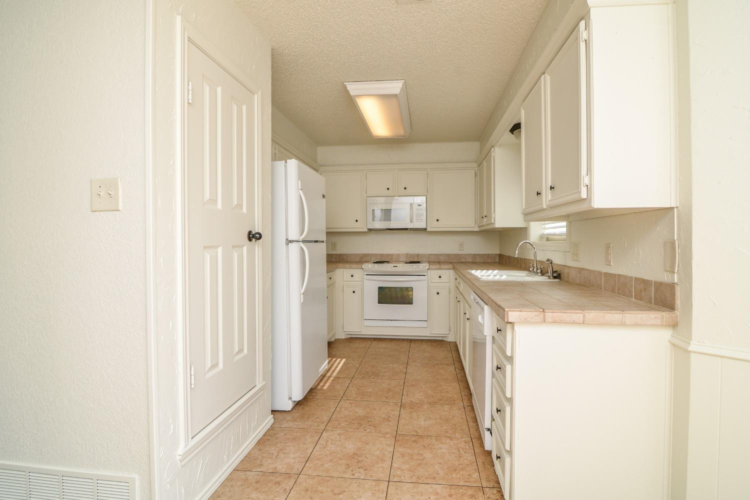 6816 Huron Avenue Lubbock, TX 79424 - Photo 7 of 28 Photo 7