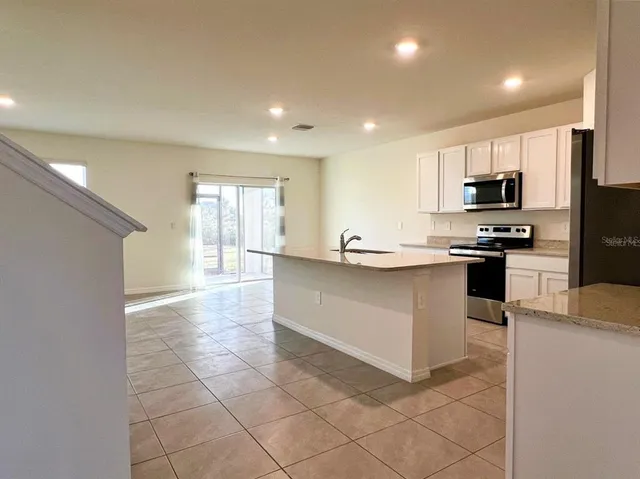 $2,950 | 17506 Canopy Place, Bradenton, FL 34211