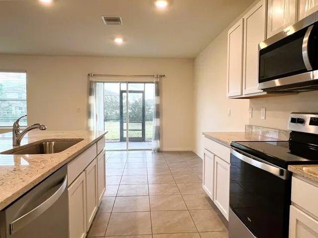 $2,950 | 17506 Canopy Place, Bradenton, FL 34211