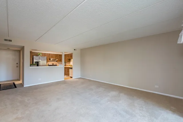 $169,900 | 650 Whitney Court, Unit 203, Gurnee, IL 60031