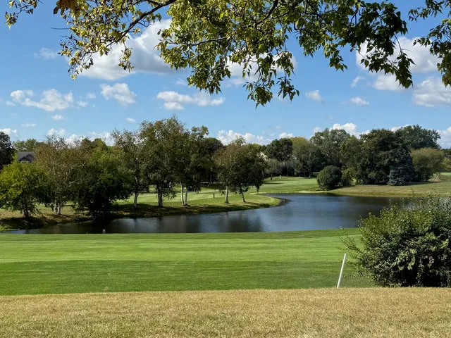 $169,900 | 650 Whitney Court, Unit 203, Gurnee, IL 60031