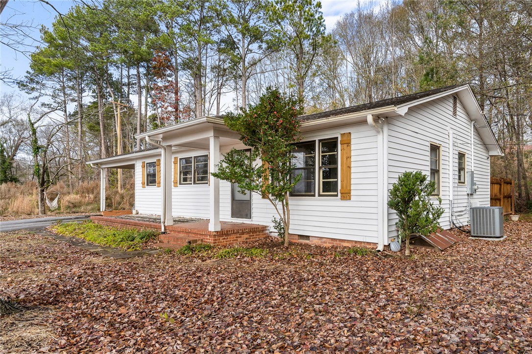 426 Lawrence Road Clemson, SC 29631 - Photo 4 of 37