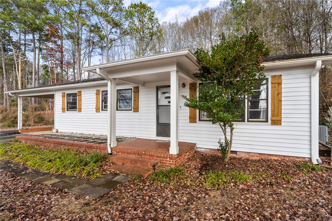 426 Lawrence Road Clemson, SC 29631 - Photo 5 of 37