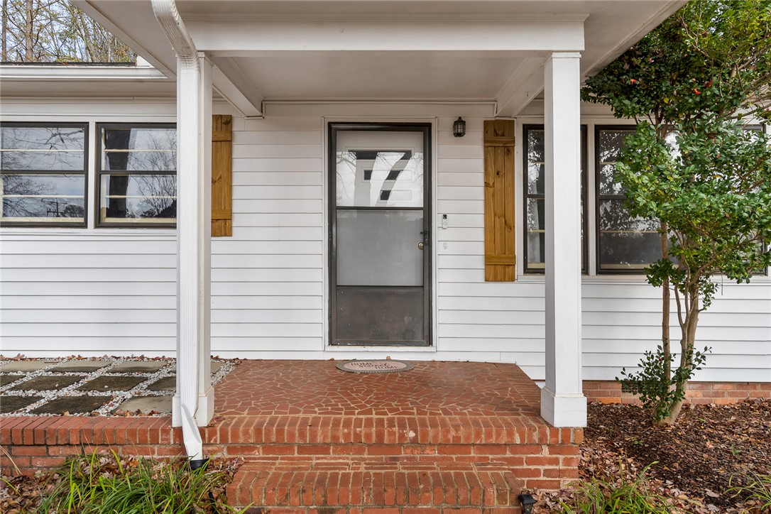 426 Lawrence Road Clemson, SC 29631 - Photo 7 of 37